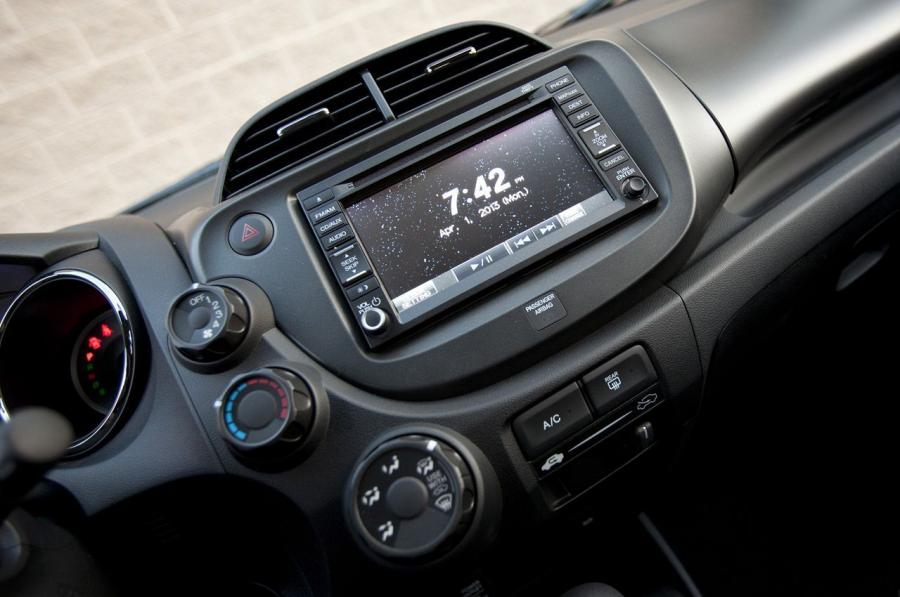  Honda Fit Sport 2013 года  (фото 10 из 31)